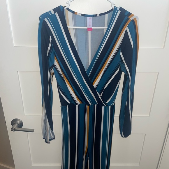 Comfortable Jumpsuit - Picture 2 of 3